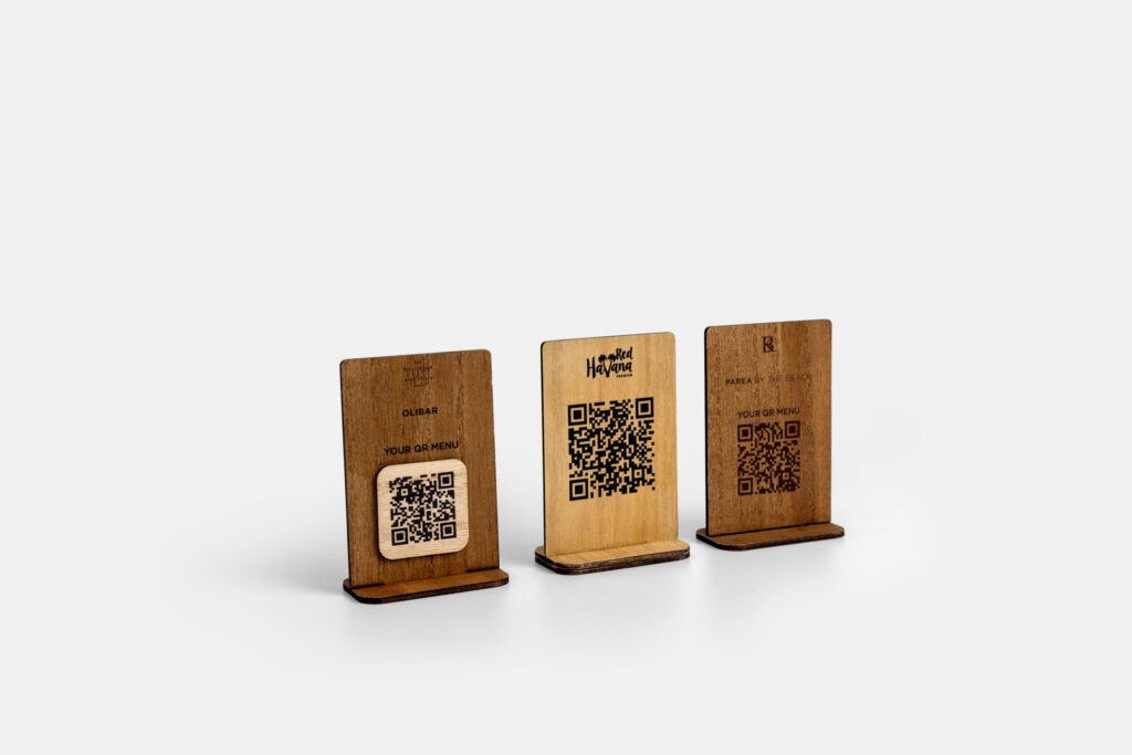 qr stand w red havana premium