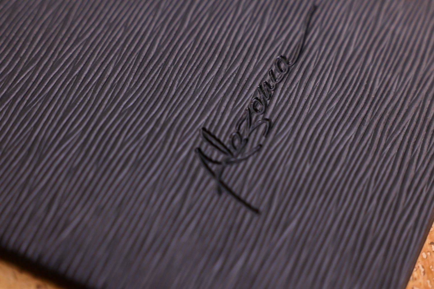 hard bill folder alazonia