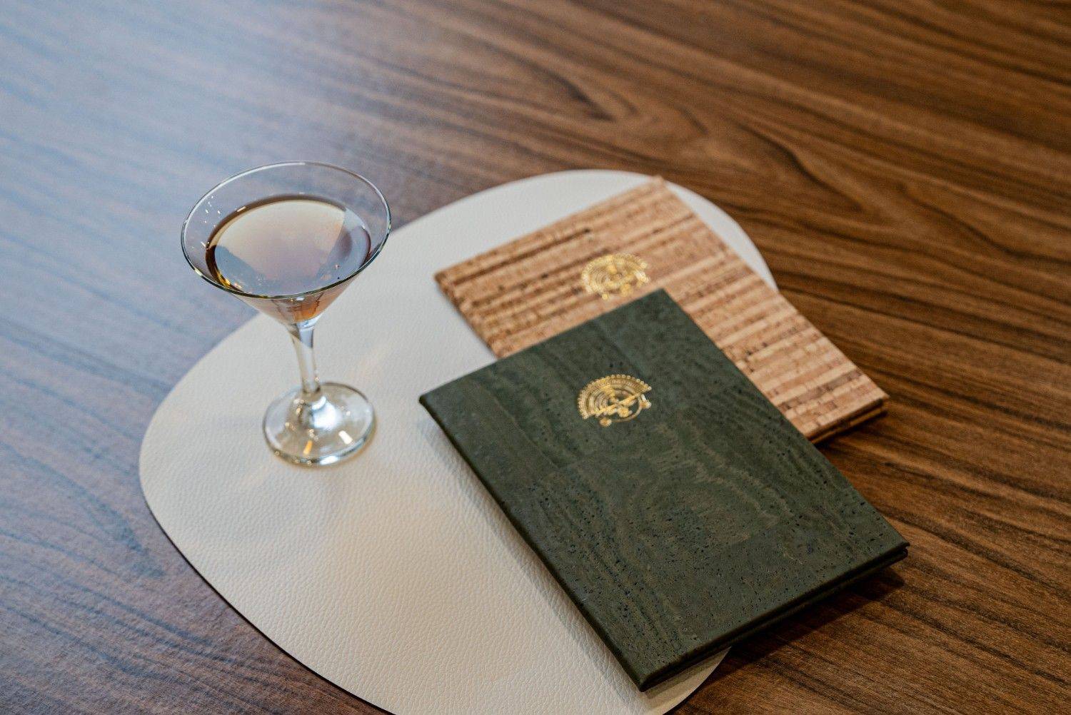 hard cover menu bev bar manko