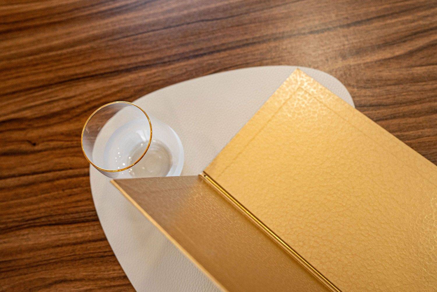 hard cover menu bev bar byzantino